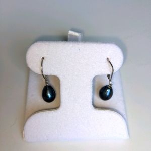 Splendid drop black pearl earrings